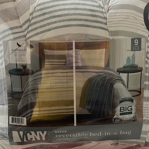 VCNY Queen Size Reversible Comforter 9 pc Set- brand new - Picture 2 of 4
